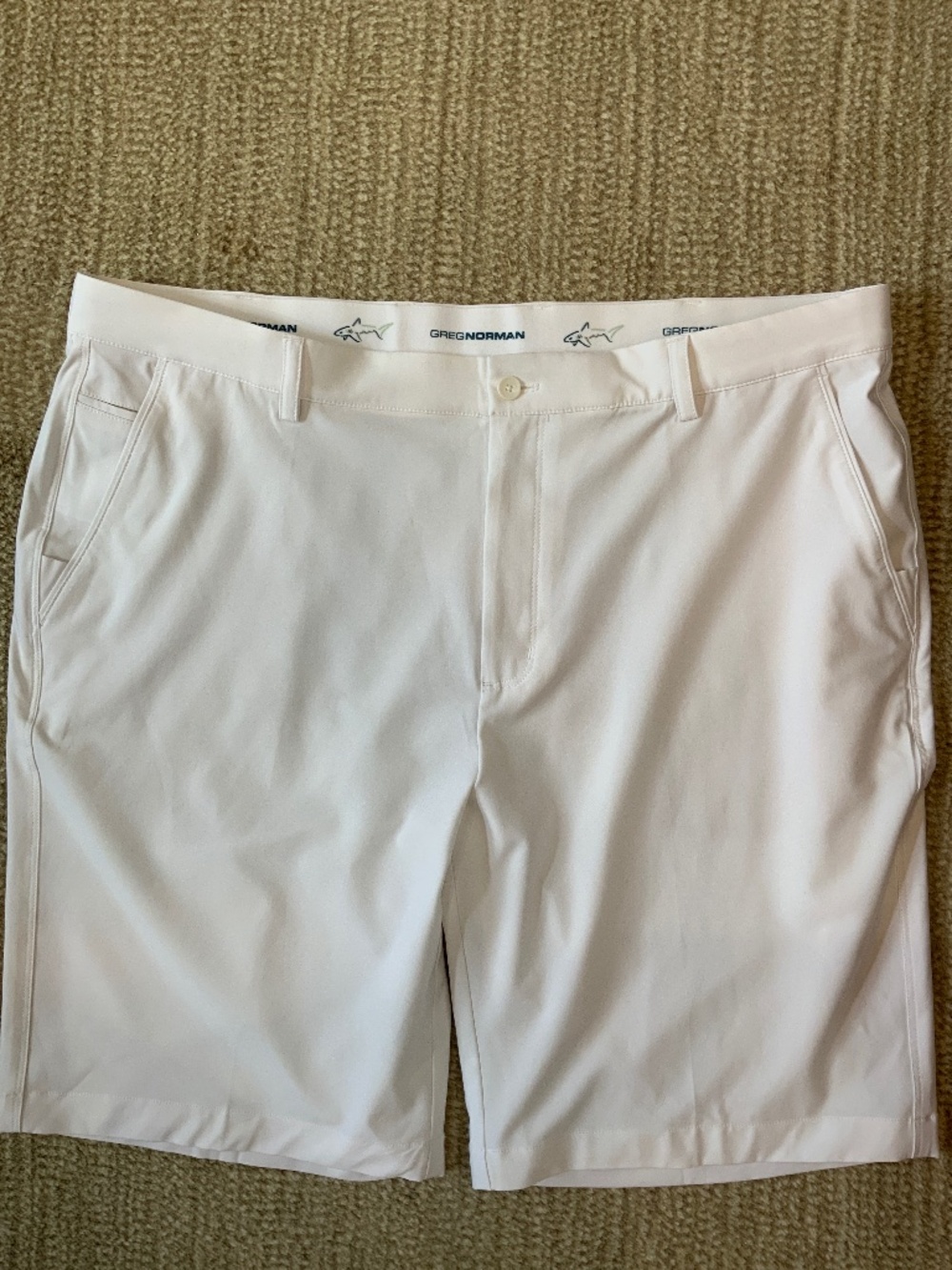 Greg Norman Microlux Collecti men’s dress golf shorts 40’ waist 10” length white